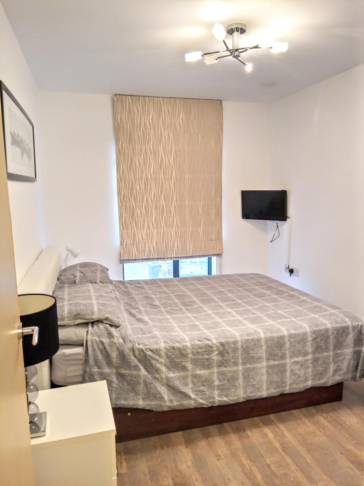 New Central Woking 1 And 2 Bedroom Apartments With Free Gym, Close To Train Station Exterior photo