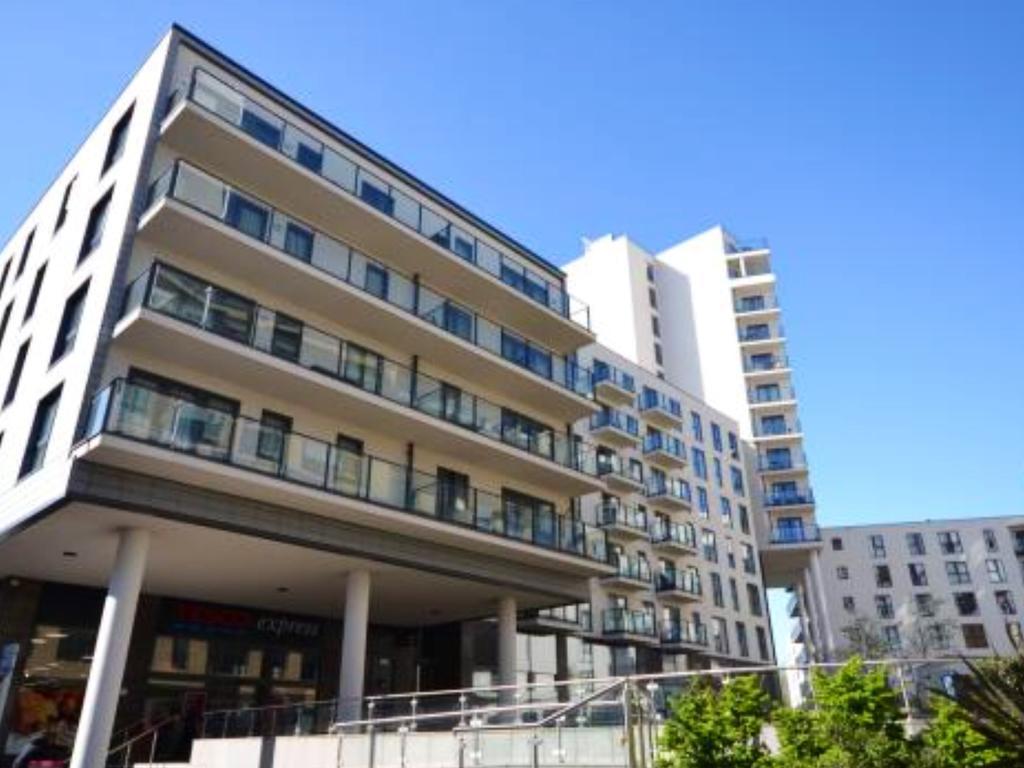 New Central Woking 1 And 2 Bedroom Apartments With Free Gym, Close To Train Station Exterior photo