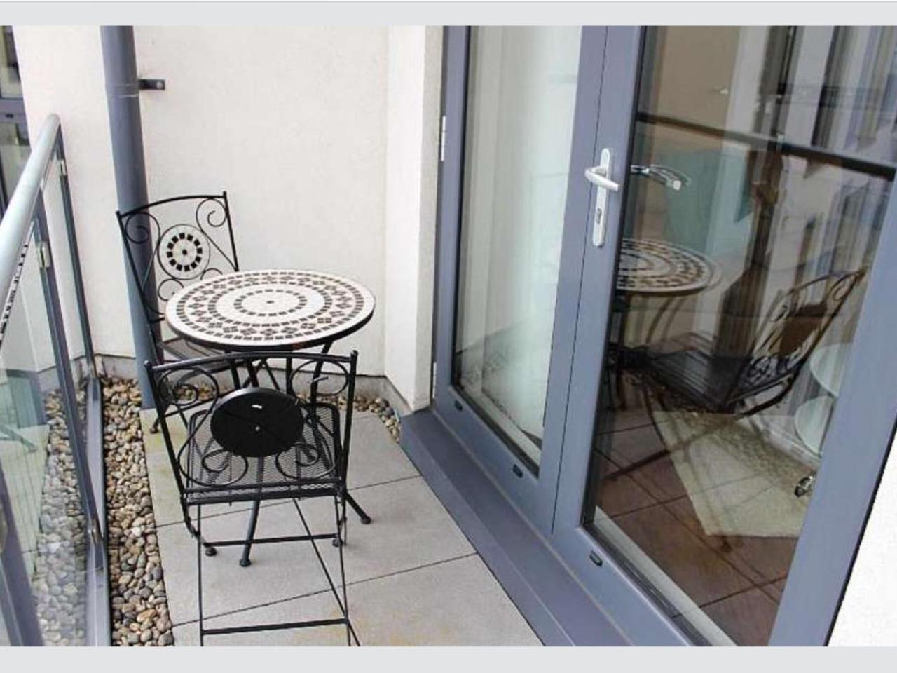 New Central Woking 1 And 2 Bedroom Apartments With Free Gym, Close To Train Station Exterior photo
