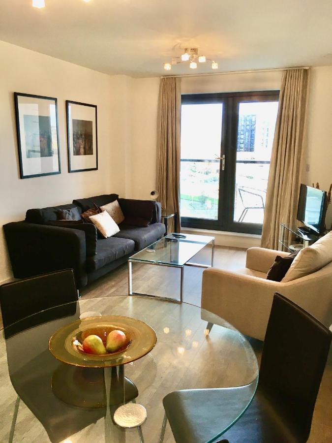 New Central Woking 1 And 2 Bedroom Apartments With Free Gym, Close To Train Station Exterior photo