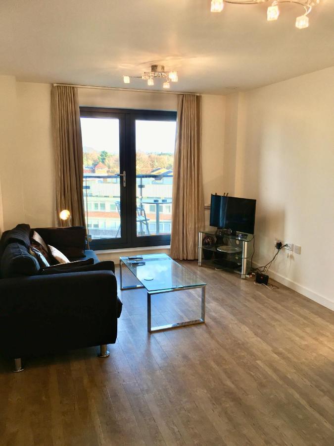 New Central Woking 1 And 2 Bedroom Apartments With Free Gym, Close To Train Station Exterior photo